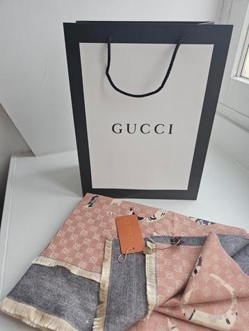 Gucci sjaal beschikbaar voor biedingen