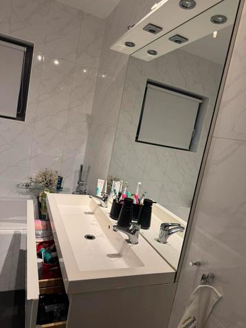 Badkamermeubel met spiegel gebruikt beschikbaar voor biedingen