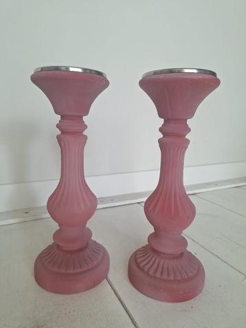 pair of matching candle holders beschikbaar voor biedingen