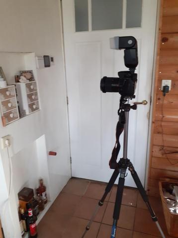 sony alfa camera met statief beschikbaar voor biedingen