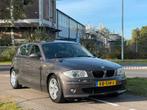 BMW 1-serie 116i High Executive | Xenon | Schuifdak | LM Vel, Gebruikt, 4 cilinders, Bruin, 635 kg