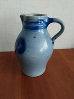 Oude stenen kruik met blauwe decoratie, Keulse kan, Antiek en Kunst, Antiek | Keramiek en Aardewerk, Ophalen of Verzenden