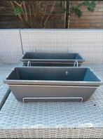 2 grijze hangende bloembakken - 50cm breed, Tuin en Terras, Bloembakken en Plantenbakken, Ophalen