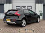 Volvo V40 Cross Country 1.5 T3 Polar+ Luxury Pano | Harman/K, 4 cilinders, 700 kg, Zwart, 152 pk