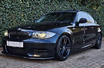 BMW 1-SERIE 135i COUPE E82 *NIEUW* LAGE KM | M-SPORT | 350PK beschikbaar voor biedingen
