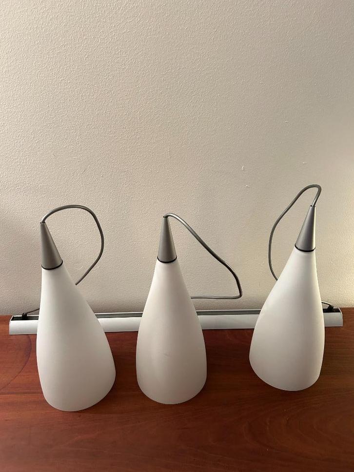 Hanglamp van melkglas, Huis en Inrichting, Lampen | Hanglampen, Zo goed als nieuw, Minder dan 50 cm, Glas, Metaal, Ophalen of Verzenden