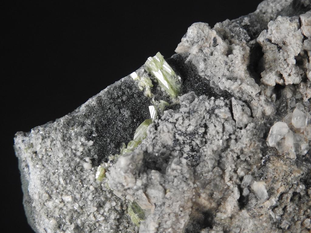Titaniet op matrix, Verzenden, Mineraal