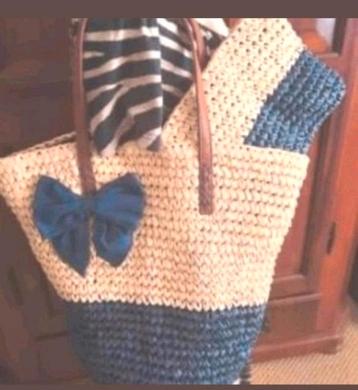 Nieuwe donkerblauw met beige raffia tas met beursje  beschikbaar voor biedingen