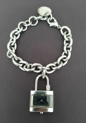 Storm Horloge met slot hanger beschikbaar voor biedingen