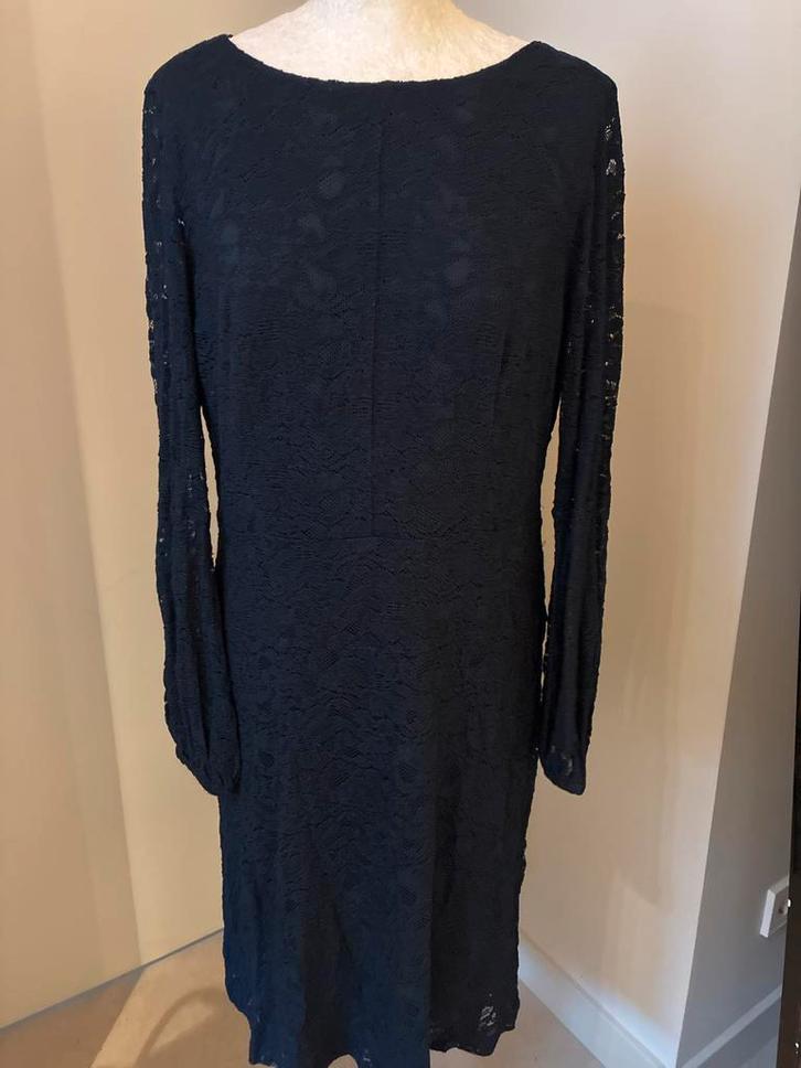 LaDress jurk L - zgan, navy lace pofmouw, Kleding | Dames, Jurken, Zo goed als nieuw, Maat 42/44 (L), Blauw, Knielengte, Ophalen of Verzenden