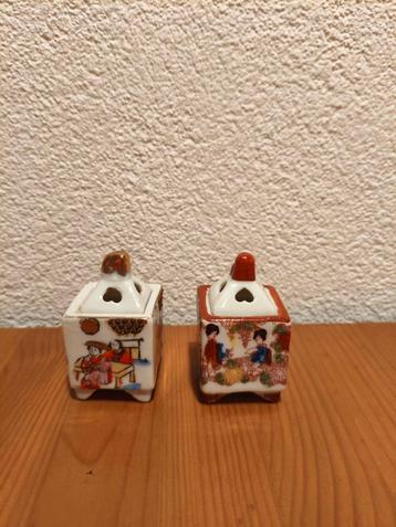 Twee Aziatische Kandelaars/Kaarsenhouders beschikbaar voor biedingen