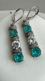 Bijzondere zilveren oorbellen Smaragd / Saffier, Hangers, Verzenden, Zo goed als nieuw, Met edelsteen