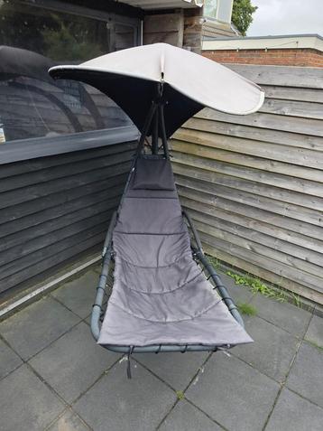 Hangstoel beschikbaar voor biedingen