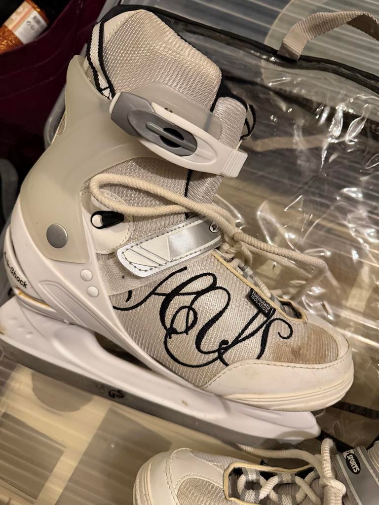 Witte schaatsen maat 39 met hoes, Sport en Fitness, Schaatsen, Ophalen, Gebruikt, Kunstschaatsen