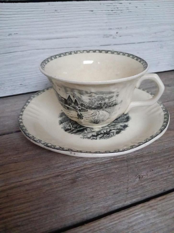 Société Céramique Maestricht, Landschap, kop en schotel., Antiek en Kunst, Antiek | Servies los, Ophalen of Verzenden