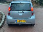Daihatsu Sirion 1.0 51KW 2008 Grijs ✅, Voorwielaandrijving, Stof, Sirion, Handgeschakeld