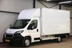 Peugeot Boxer 2.2 165 PK BAKWAGEN MET LAADKLEP EN ZIJDEUR, Auto's, Bestelauto's, Stof, Gebruikt, Euro 6, 4 cilinders