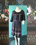 Vintage jaren 70 jurk zwart met motief maat 40, Kleding | Dames, Jurken, Gedragen, Knielengte, Maat 38/40 (M), Vintage