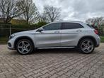 Mercedes GLA-Klasse Gla180 1.6 90KW Aut7 Panoramadak, Auto's, Mercedes-Benz, Xenon verlichting, 715 kg, Te koop, Zilver of Grijs