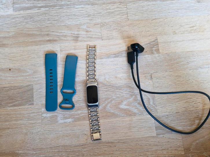 Fitbit Charge 5, Sieraden, Tassen en Uiterlijk, Sporthorloges, Zo goed als nieuw, Android, Zwart, Afstand, GPS, Slaap, Stappen