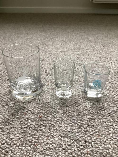 Whisky glas - The Famous Grouse + 2 borrelglaasjes, Verzamelen, Glas en Borrelglaasjes, Zo goed als nieuw, Borrel- of Shotglas