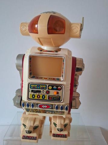Vintage Robot met Batman logo de werking is oke zie foto's  beschikbaar voor biedingen