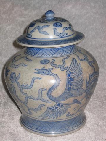 Chinese Antieke Deksel Vaas Feniks Figuren beschikbaar voor biedingen
