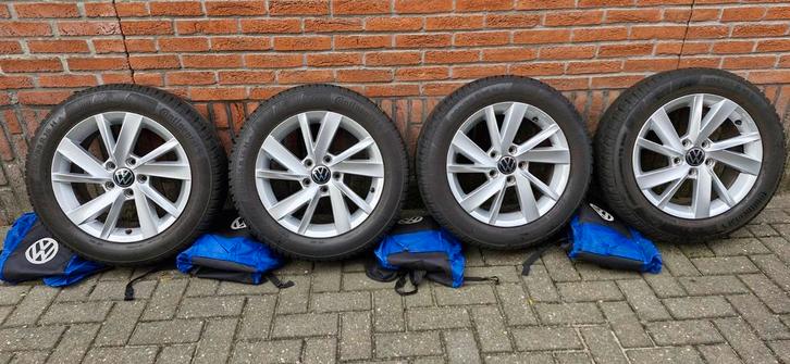 Originele VW 16 inch lichtmetalen velgen Gavia + winterbande, Auto-onderdelen, Banden en Velgen, Banden en Velgen, Winterbanden