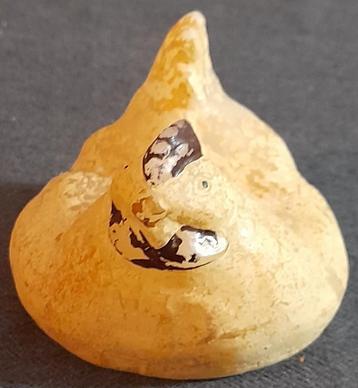 Dekoratieve kaars in de vorm van een kip beschikbaar voor biedingen