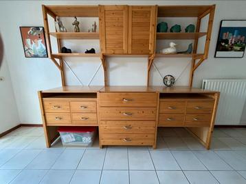 Lundia kast (drie delen) met tafel beschikbaar voor biedingen