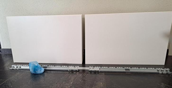 BESTA  tv  kastjes. Incl   ophangrail en snoeropeningen, Huis en Inrichting, Kasten | Televisiemeubels, Gebruikt, Minder dan 100 cm
