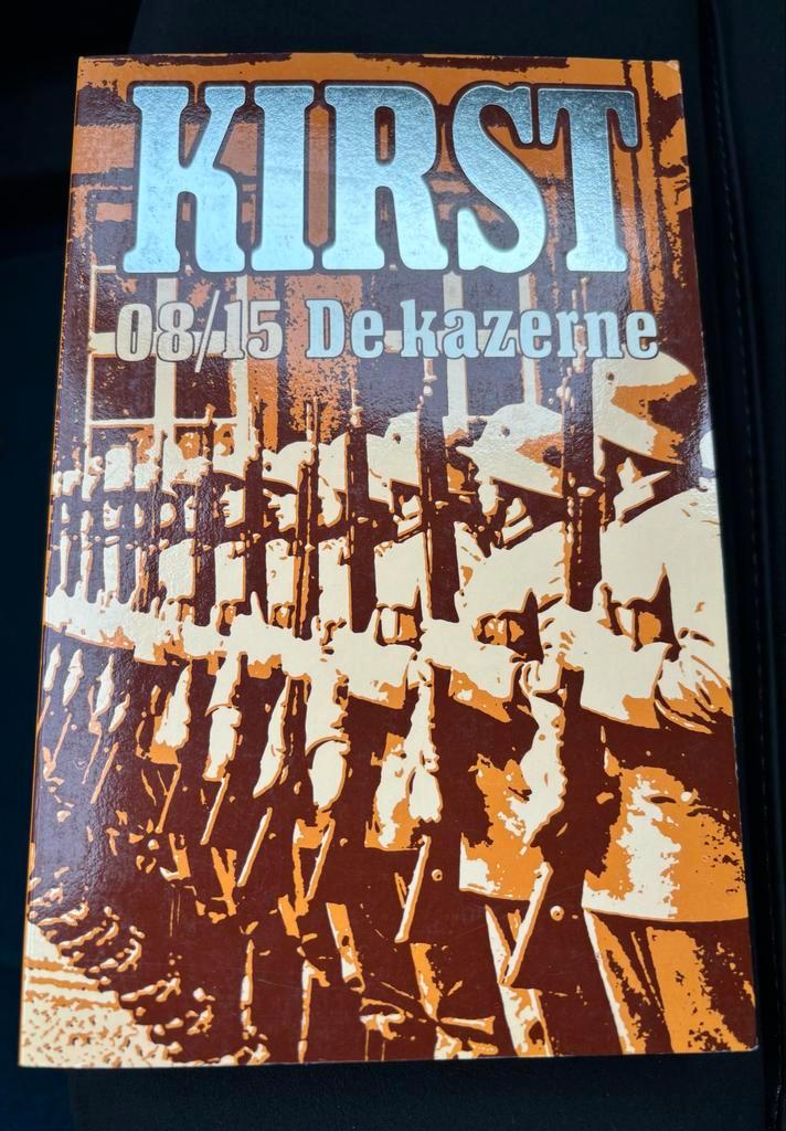 Kirst - 08/15 De Kazerne, Boeken, Romans, Zo goed als nieuw, Nederland, Ophalen of Verzenden