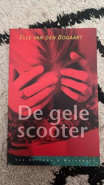 Elle van den Bogaart - De gele scooter beschikbaar voor biedingen