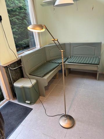 Leuke staande lamp messing kleurig beschikbaar voor biedingen