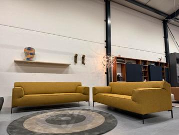 2 Nieuw Design on Stock Bloq 3 & 2,5 zits Bank Amaro Geel beschikbaar voor biedingen