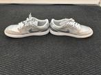 Jordan 1 Retro low ‘Silver’ mt 35, Kinderen en Baby's, Kinderkleding | Schoenen en Sokken, Gebruikt, Jongen of Meisje, Ophalen of Verzenden