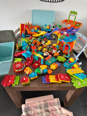 Uitgebreide VTech Toet Toet Auto’s Set – Veel banen & auto’s beschikbaar voor biedingen