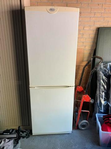 Koelkast met vrieslades beschikbaar voor biedingen