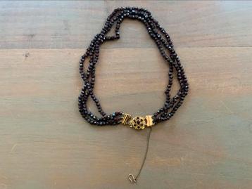 Aangeboden vintage granaatketting met gouden slot beschikbaar voor biedingen