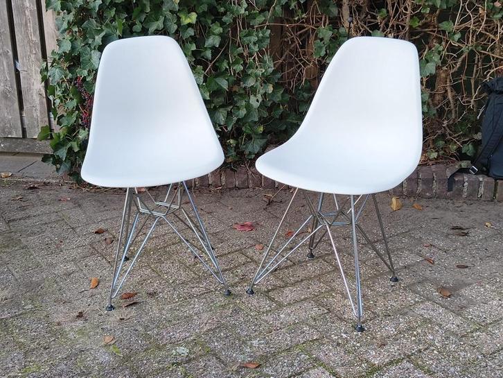 Design 2x Vitra Eames DSR, Huis en Inrichting, Stoelen, Zo goed als nieuw, Twee, Wit, Ophalen