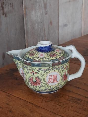 Chinees theepotje beschikbaar voor biedingen