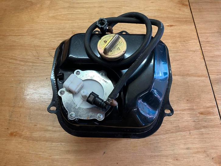 Brandstofpomp + benzinetank GY6 injectie EURO4 & EURO5, Fietsen en Brommers, Brommeronderdelen | Scooters, Zo goed als nieuw, Overige merken