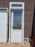 Twee witte kunststof deuren incl. kozijnen, Doe-het-zelf en Verbouw, Kozijnen en Schuifpuien, 75 tot 150 cm, Kunststof, Deurkozijn