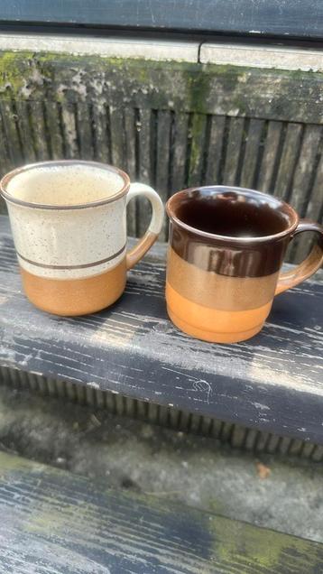 2 retro vintage koffiemokken beschikbaar voor biedingen