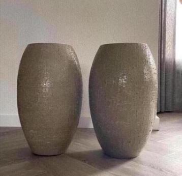 grote olijfgroene terracotta vazen hoge bloempotten handwerk beschikbaar voor biedingen