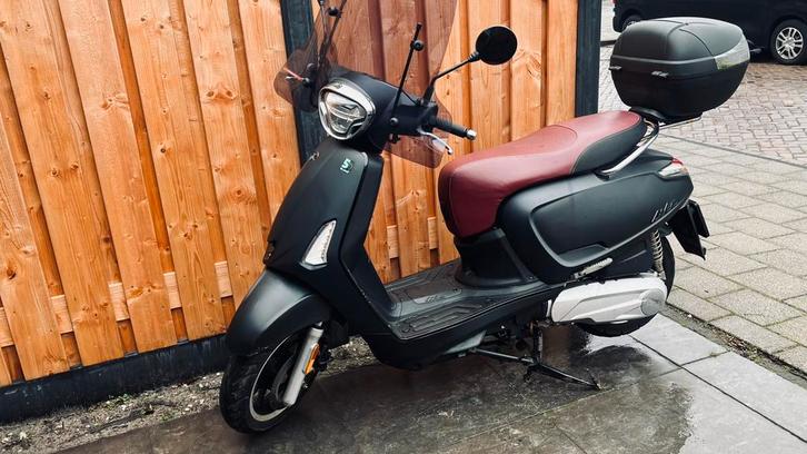 Te koop kymco new like 2018  125 cc, Fietsen en Brommers, Scooters | Kymco, Gebruikt, Overige modellen, Maximaal 45 km/u, Benzine