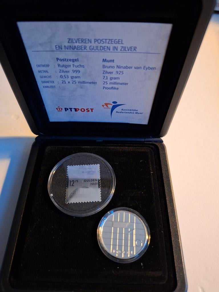 Zilveren postzegel 12,75 en Zilveren gulden 2001, Postzegels en Munten, Munten | Nederland, Ophalen of Verzenden, Koningin Beatrix