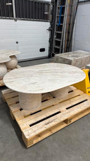 Solid Travertine Coffee Table – Cylindrical Base beschikbaar voor biedingen