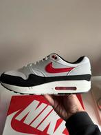 NIEUW: Nike Air Max 1 Chili 2.0 EU 47, Kleding | Heren, Schoenen, Ophalen of Verzenden, Zo goed als nieuw, Overige kleuren