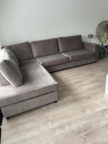 Mooie hoekbank in nieuwstaat beschikbaar voor biedingen